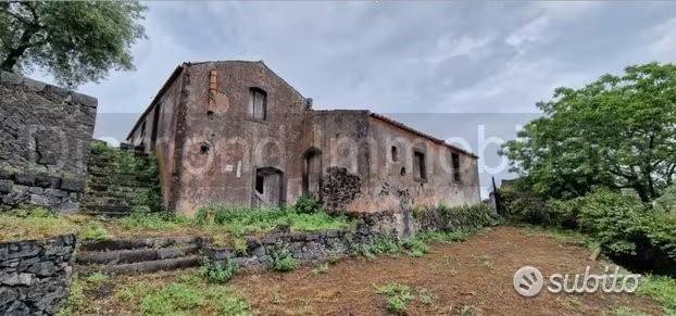casa indipendente in vendita a Piedimonte Etneo