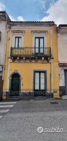 casa indipendente in vendita a Piedimonte Etneo