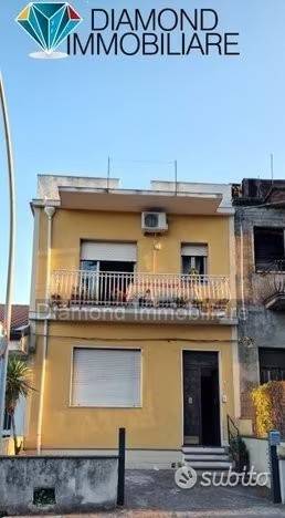 casa indipendente in vendita a Piedimonte Etneo