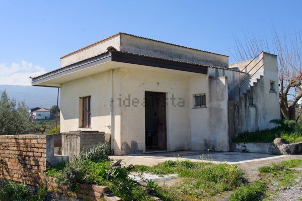 casa indipendente in vendita a Piedimonte Etneo