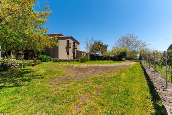 casa indipendente in vendita a Piedimonte Etneo