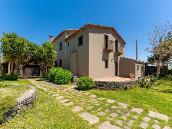 casa indipendente in vendita a Piedimonte Etneo