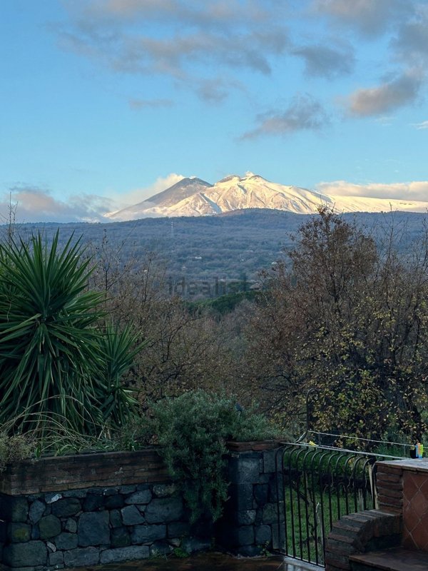 casa indipendente in vendita a Piedimonte Etneo