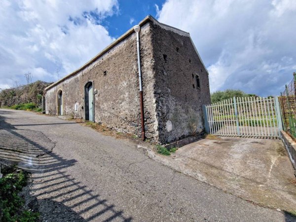 casa indipendente in vendita a Piedimonte Etneo