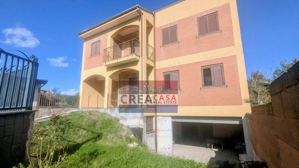 casa indipendente in vendita a Piedimonte Etneo