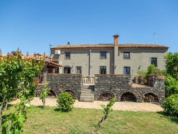 casa indipendente in vendita a Piedimonte Etneo
