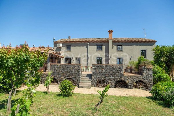 casa indipendente in vendita a Piedimonte Etneo