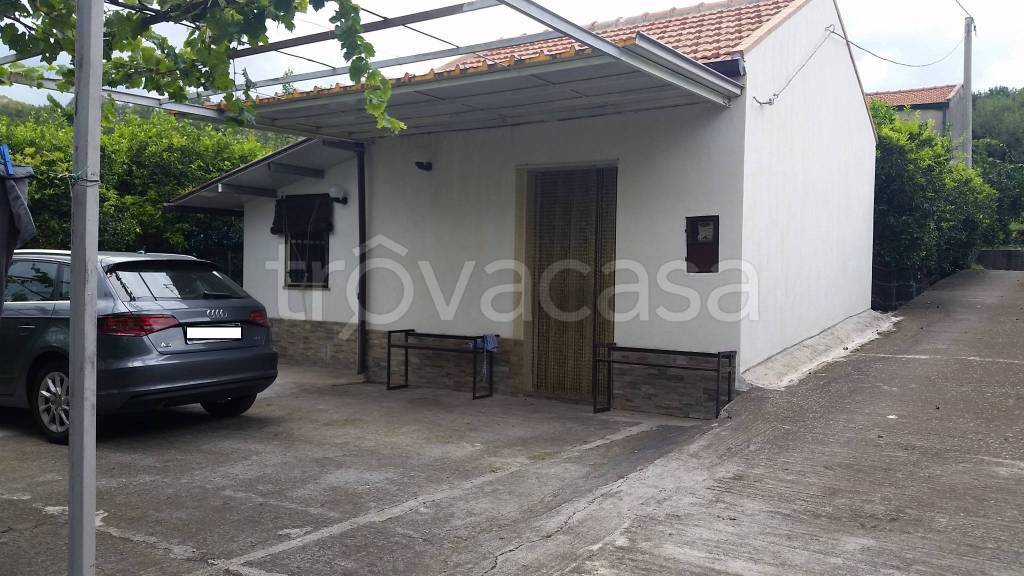 casa indipendente in vendita a Piedimonte Etneo