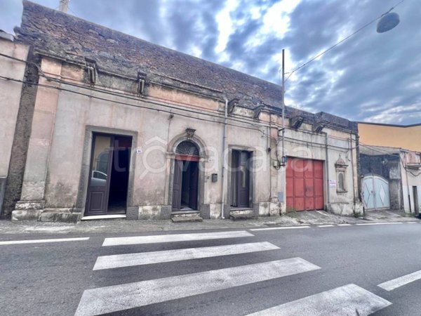 casa indipendente in vendita a Piedimonte Etneo
