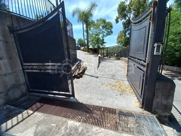 appartamento in vendita a Piedimonte Etneo in zona Presa