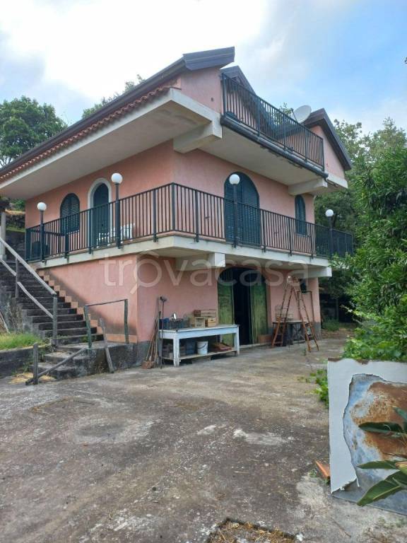 casa indipendente in vendita a Piedimonte Etneo in zona Presa