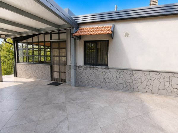 casa indipendente in vendita a Piedimonte Etneo