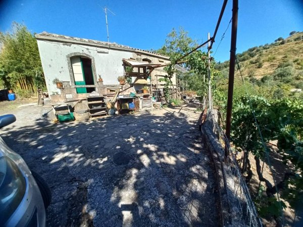 casa indipendente in vendita a Piedimonte Etneo in zona Presa