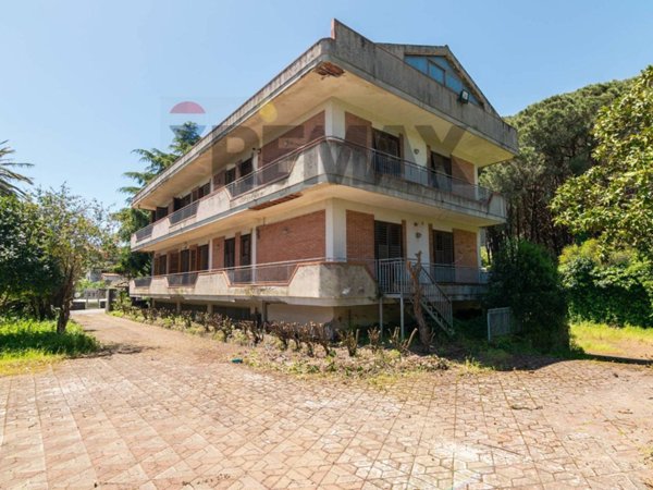 casa indipendente in vendita a Piedimonte Etneo