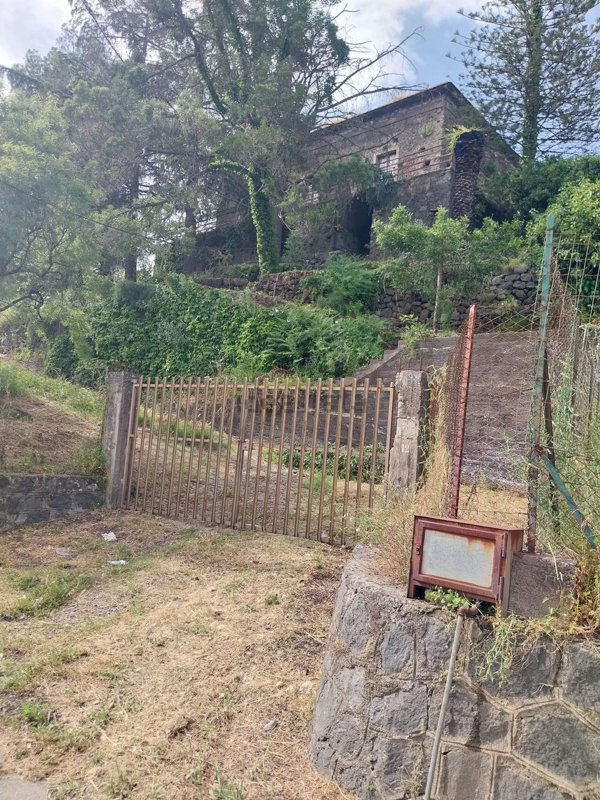 terreno in vendita a Piedimonte Etneo