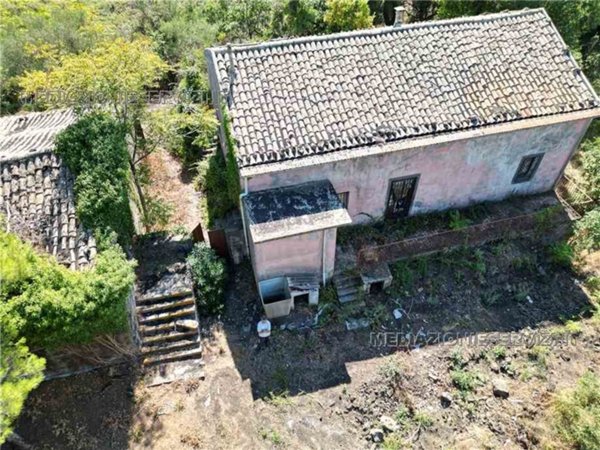 casa indipendente in vendita a Piedimonte Etneo