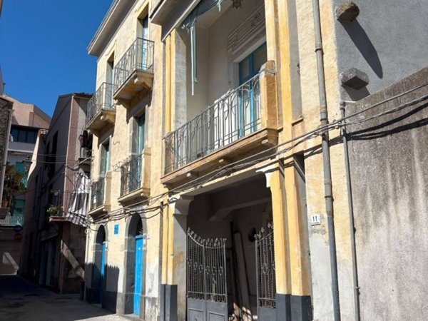intera palazzina in vendita a Randazzo