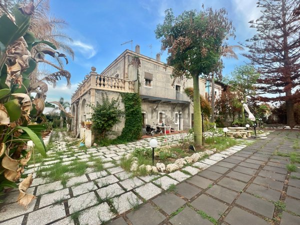 casa indipendente in vendita a Riposto in zona Torre Archirafi