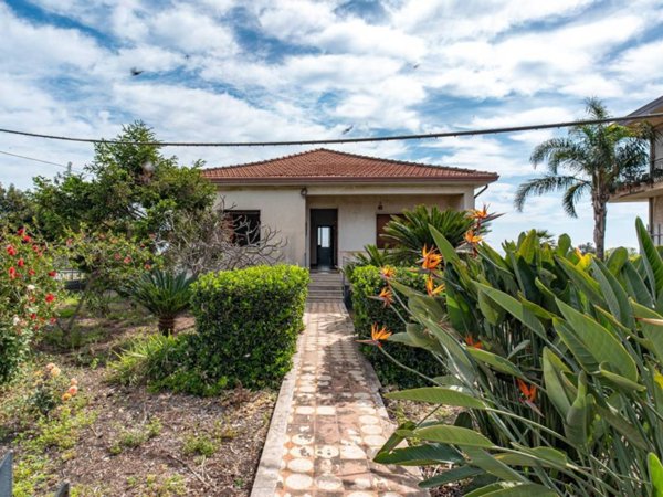 casa indipendente in vendita a Riposto in zona Archi