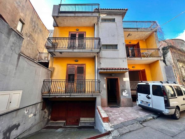 intera palazzina in vendita a Riposto