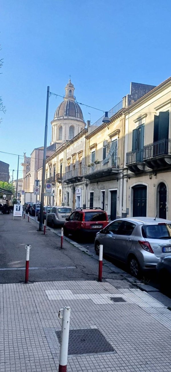 locale commerciale in vendita a Riposto