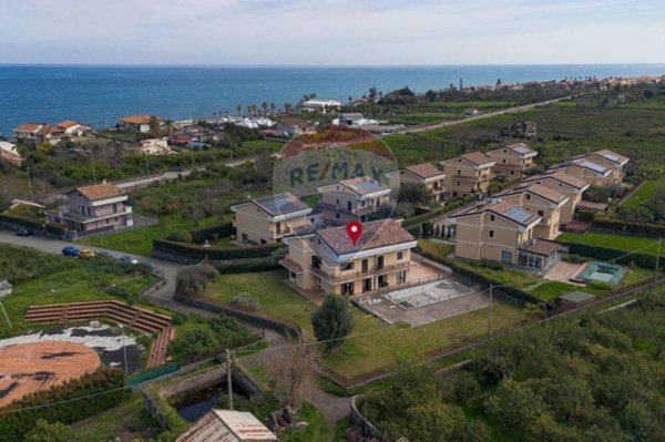 casa indipendente in vendita a Riposto in zona Torre Archirafi