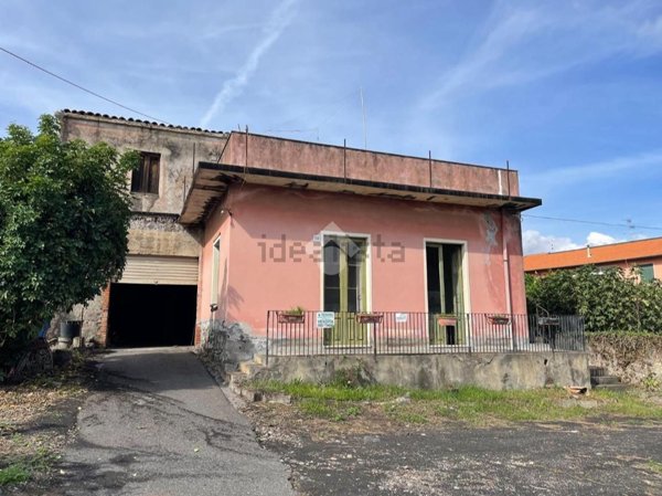 pentavano in vendita a Riposto in zona Carruba