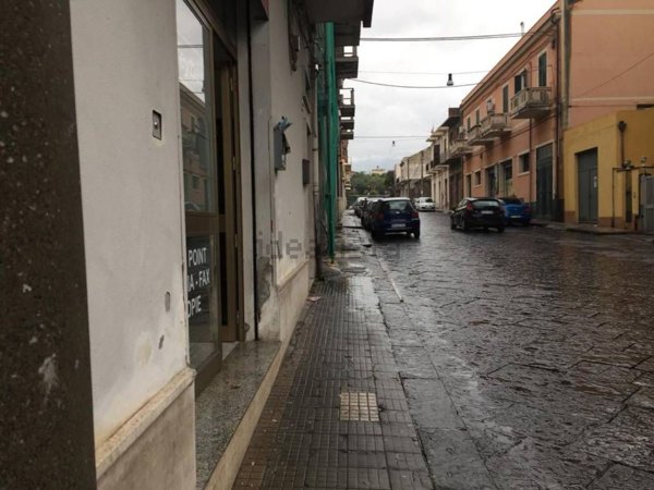 locale commerciale in vendita a Riposto