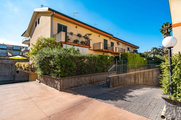 casa indipendente in vendita a Riposto in zona Carruba