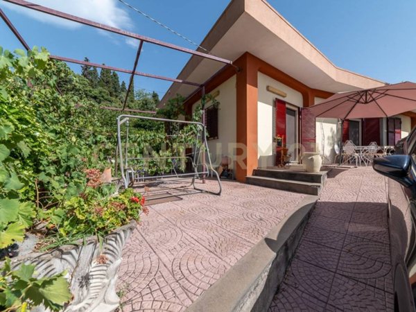 casa indipendente in vendita a Riposto