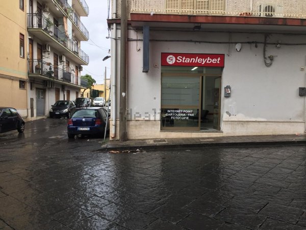 locale commerciale in vendita a Riposto