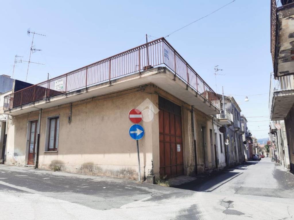 casa indipendente in vendita a Riposto