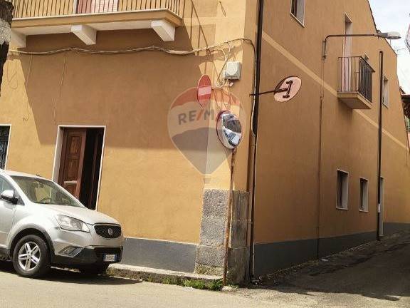 casa indipendente in vendita a Riposto