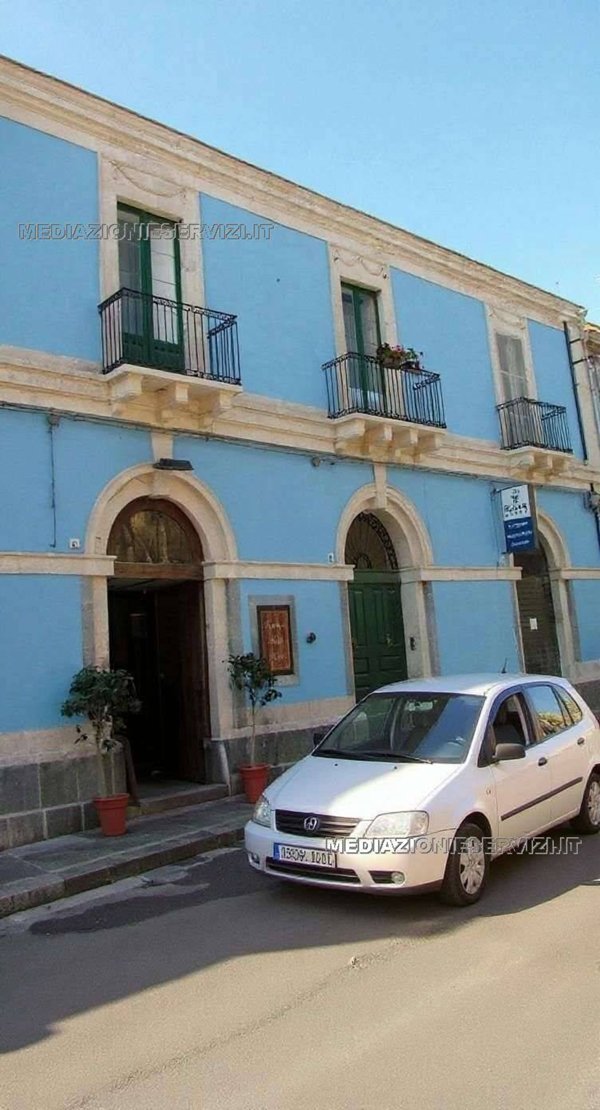 locale commerciale in vendita a Riposto