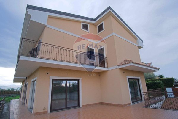 casa indipendente in vendita a Riposto in zona Torre Archirafi