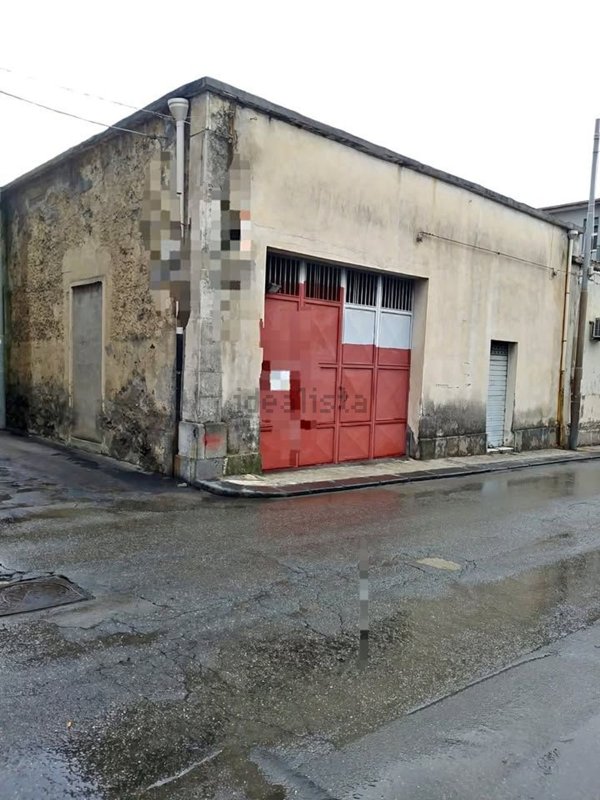 locale di sgombero in vendita a Riposto