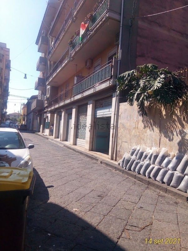 locale commerciale in vendita a Riposto