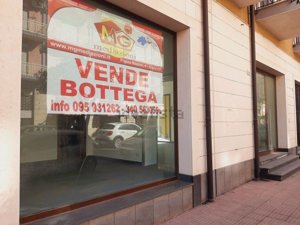 locale commerciale in vendita a Riposto