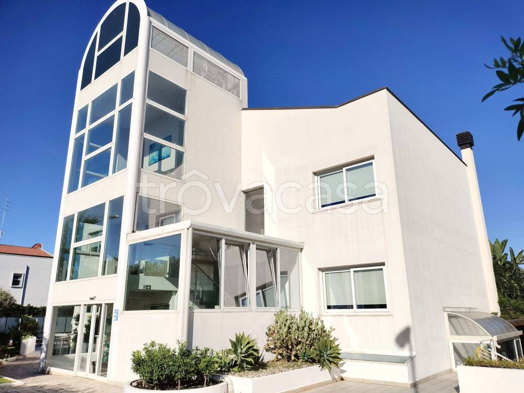 negozio in vendita a Riposto in zona Torre Archirafi