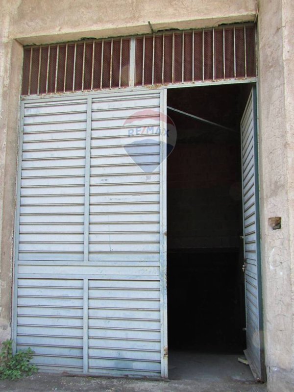 locale di sgombero in vendita a Riposto