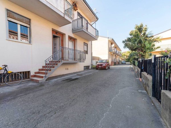 casa indipendente in vendita a Riposto in zona Torre Archirafi