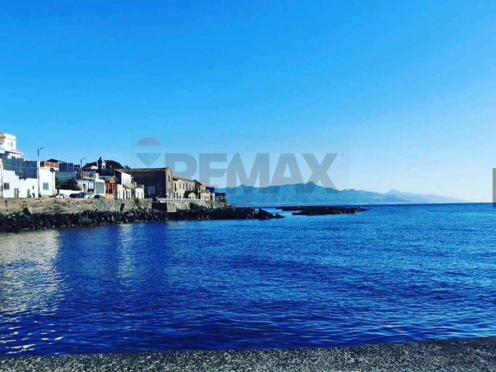 negozio in vendita a Riposto in zona Torre Archirafi