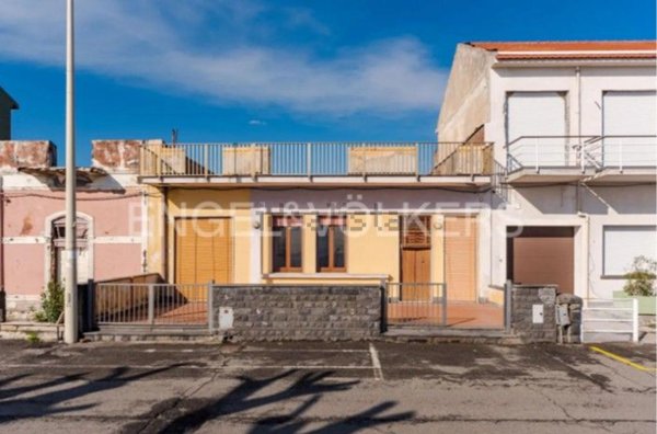 casa semindipendente in vendita a Riposto in zona Torre Archirafi