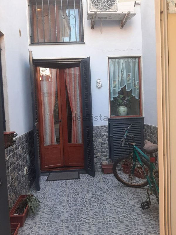 pentavano in vendita a Riposto in zona Torre Archirafi