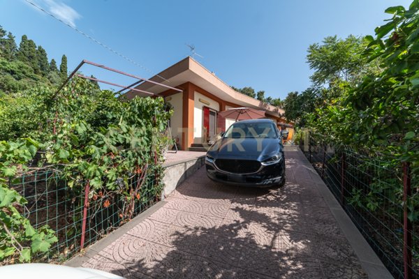 casa indipendente in vendita a Riposto