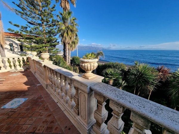 casa indipendente in vendita a Riposto in zona Torre Archirafi