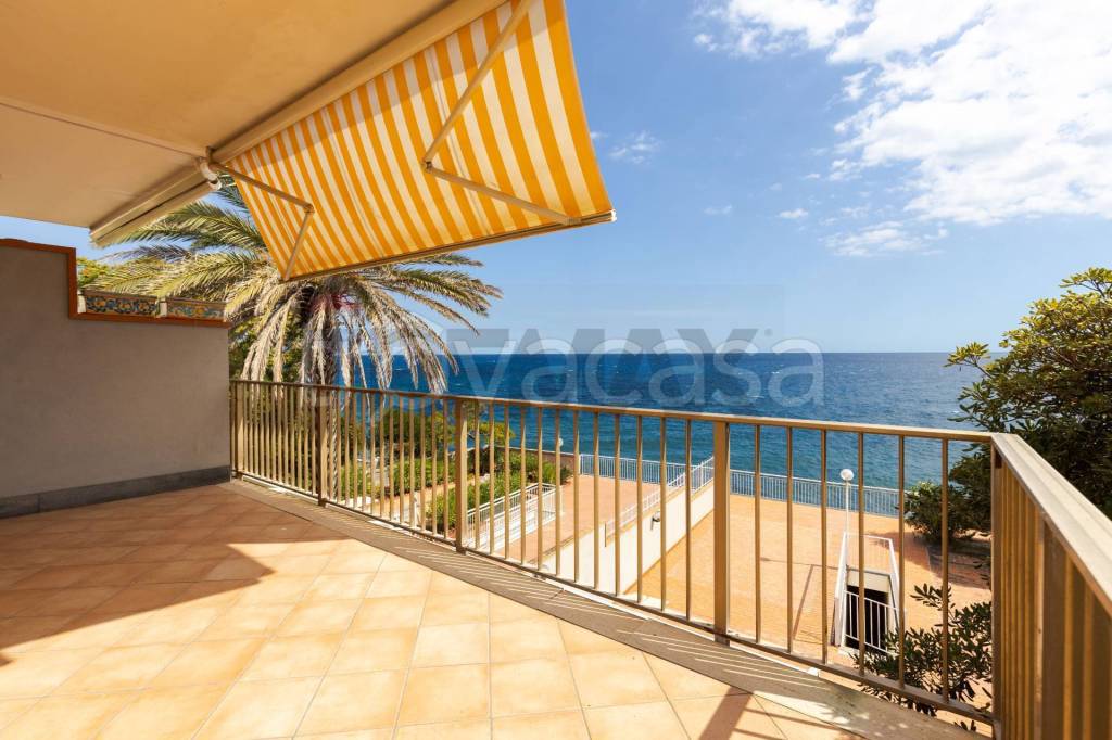 casa indipendente in vendita a Riposto in zona Torre Archirafi