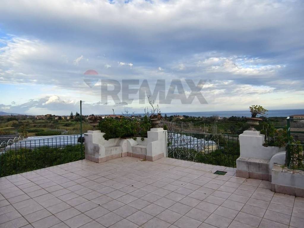 casa indipendente in vendita a Riposto