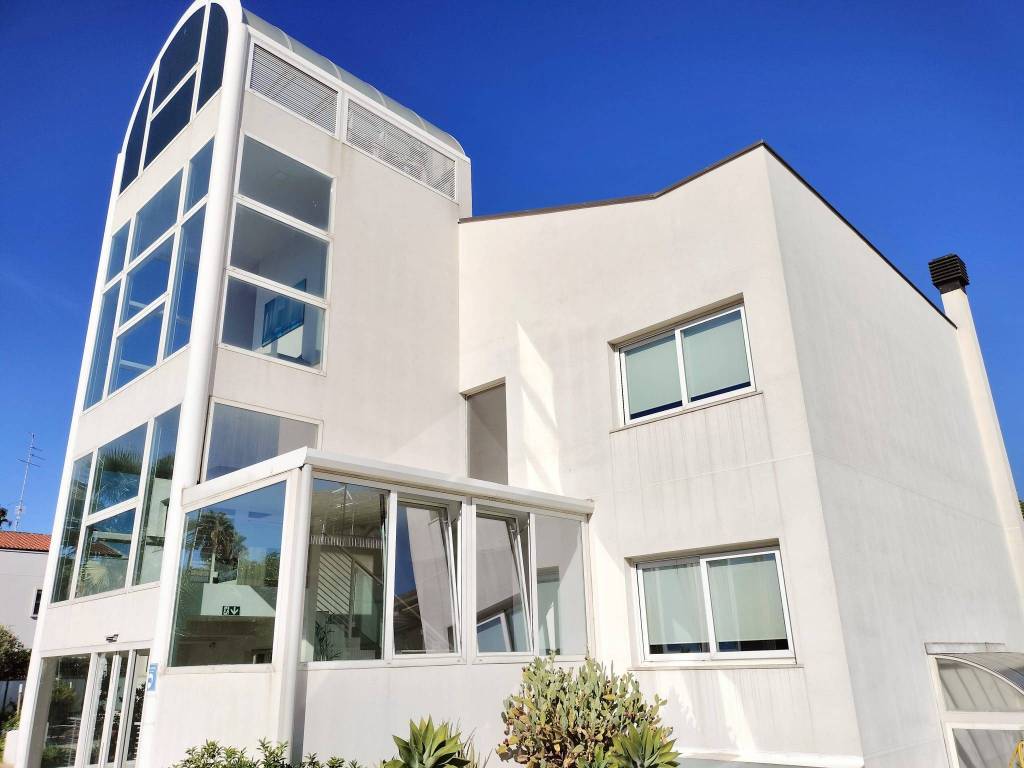 intera palazzina in vendita a Riposto in zona Torre Archirafi