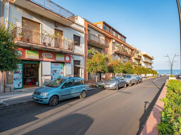 negozio in vendita a Riposto